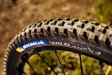 Pneu VTT Michelin Wild AM2 Competition Line 29'' Tubeless Ready Souple Gravity Shield GUM-X E-Bike Ready — photo 4