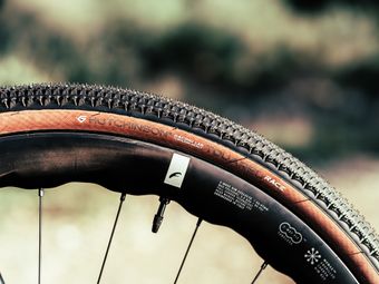 Pneu Gravel Hutchinson Touareg Race Racing Lab 700 mm Tubeless Ready Souple SwiftEasy Mach Tread 3.0 Flancs Beiges — photo 4
