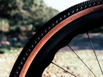 Pneu Gravel Hutchinson Touareg Race Racing Lab 700 mm Tubeless Ready Souple SwiftEasy Mach Tread 3.0 Flancs Beiges — photo 5