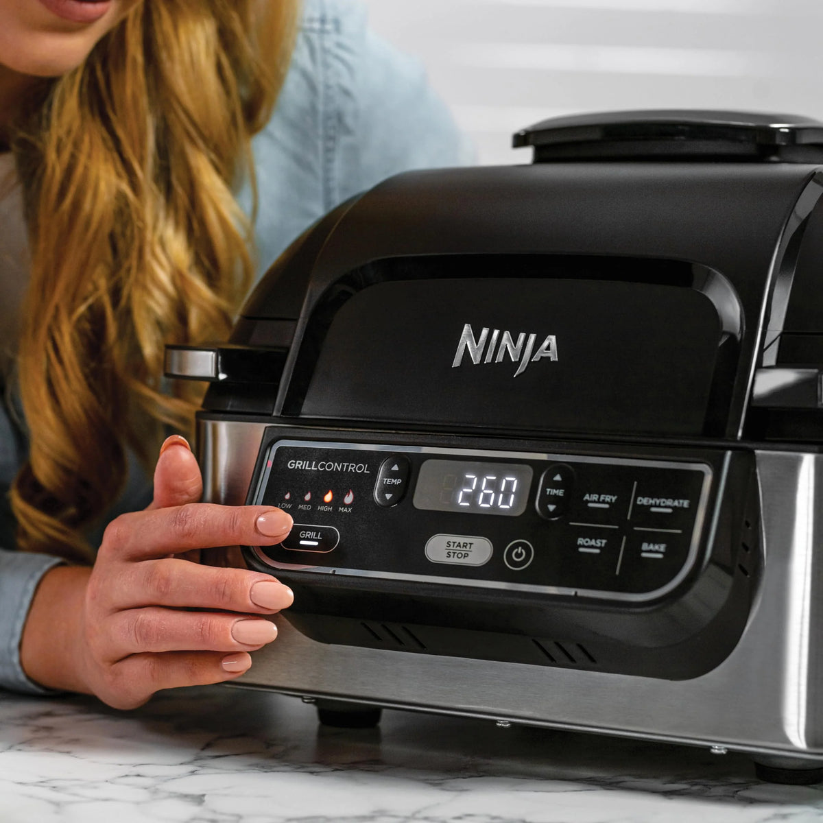 2026 Ninja Foodi Grill & Air Fryer, 5,7L, 5 Fonctions de Cuisson Air Fry, Grille, Cuit, Rotis et bien plus, Pièces Lavables a