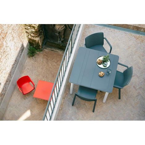 Garbar – Table carrée extérieure 90x90cm – Pied blanc – Polypropylène et fibre de verre – Résistante aux intempéries et UV – Pour 2 à 4 personnes — photo 4
